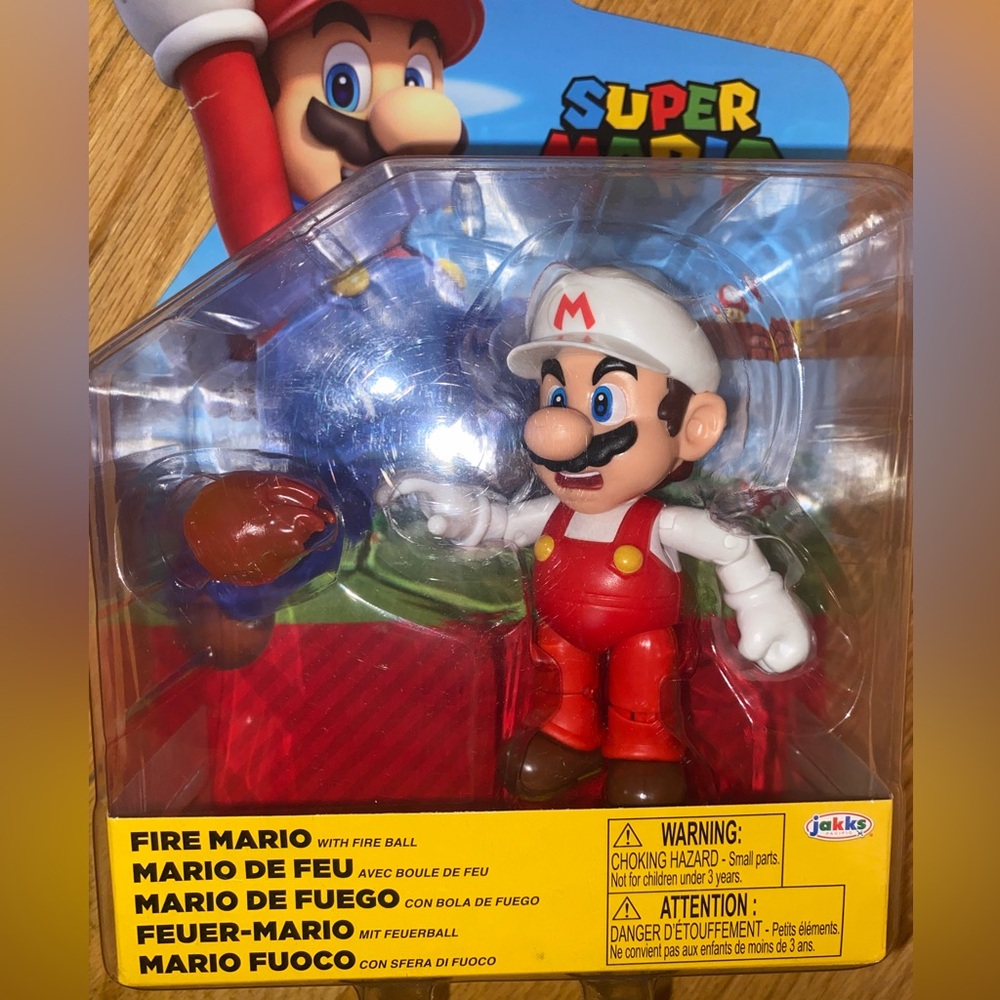 Super Mario Brothers - 4” Fire Mario Figurine w/fireball - Picture 2 of 6